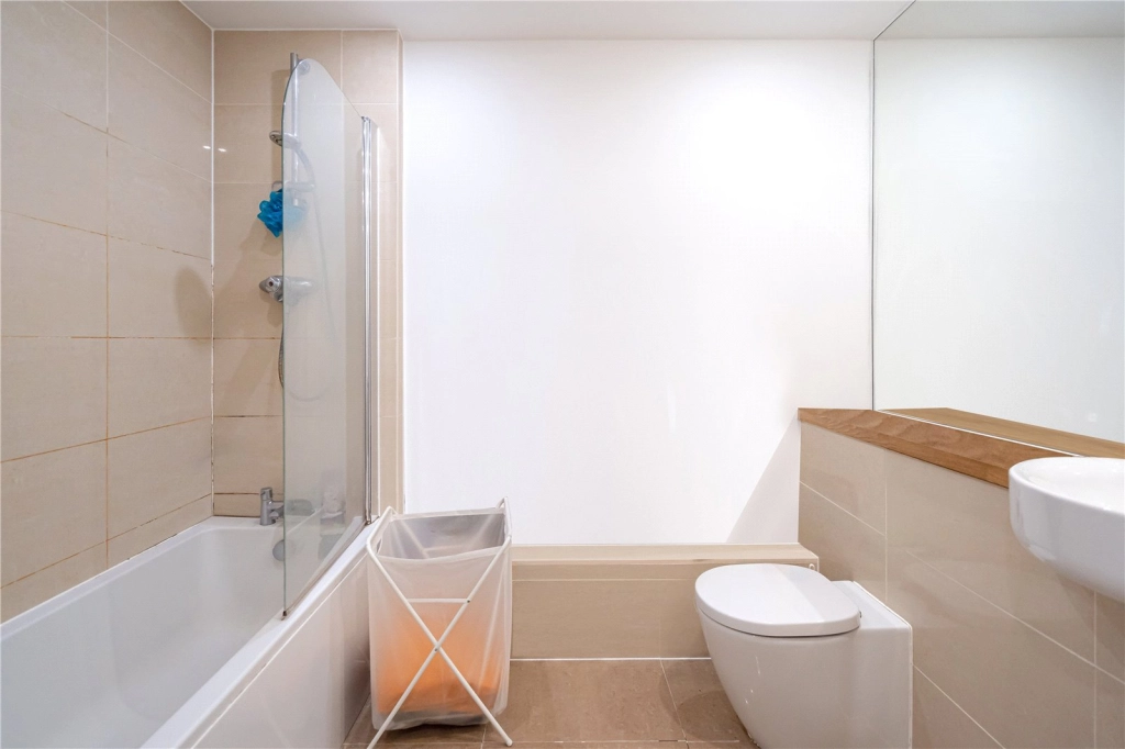1 bedroom apartments/flats for sale in Aqua Vista Square, Poplar - E3 view 9