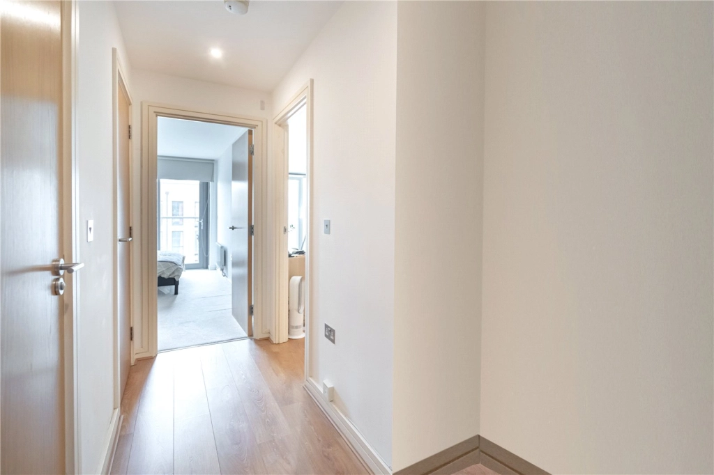1 bedroom apartments/flats for sale in Aqua Vista Square, Poplar - E3 view 7