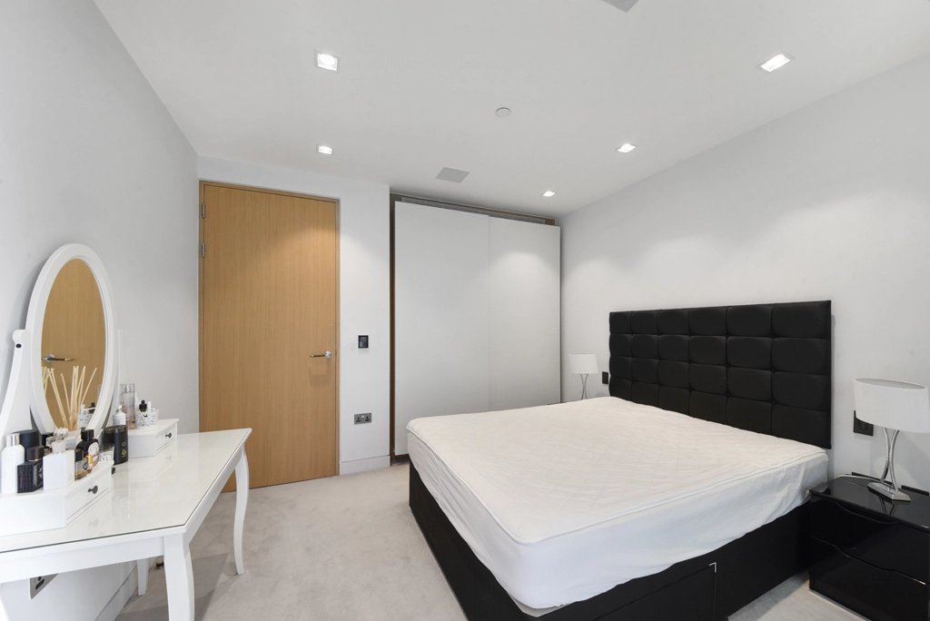 1 bedroom apartments/flats for sale in Duchess Walk, Southwark - SE1 view 3