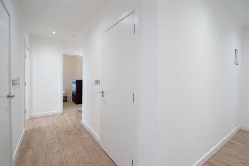 3 bedrooms apartments/flats to sale in Williamsburg Plaza, Poplar-image 8