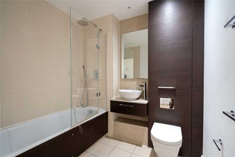 3 bedrooms apartments/flats to sale in Williamsburg Plaza, Poplar-image 6
