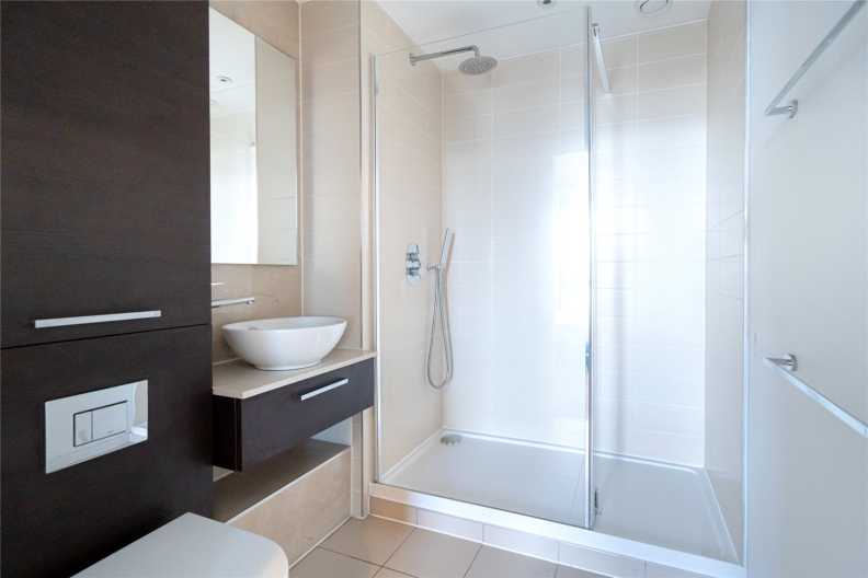 3 bedrooms apartments/flats to sale in Williamsburg Plaza, Poplar-image 7