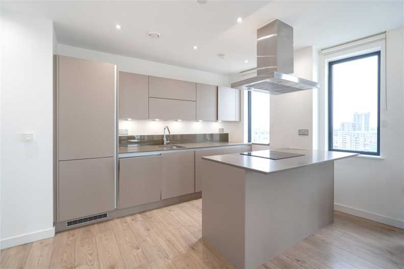 3 bedrooms apartments/flats to sale in Williamsburg Plaza, Poplar-image 2