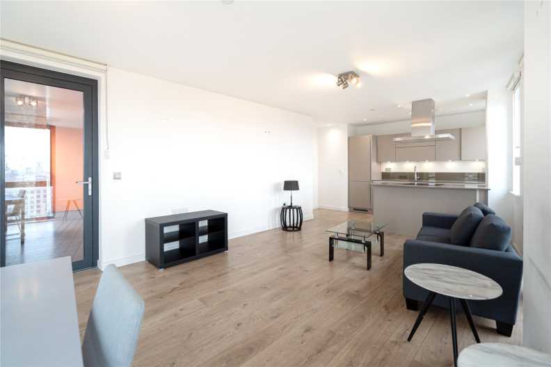 3 bedrooms apartments/flats to sale in Williamsburg Plaza, Poplar-image 9