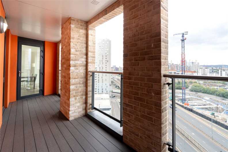 3 bedrooms apartments/flats to sale in Williamsburg Plaza, Poplar-image 7