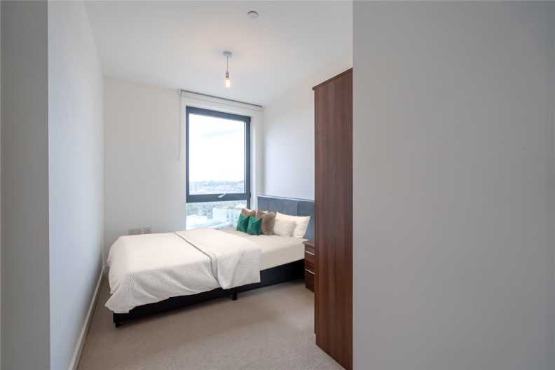 3 bedrooms apartments/flats to sale in Williamsburg Plaza, Poplar-image 5