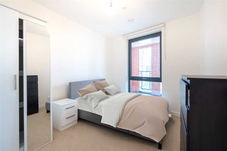 3 bedrooms apartments/flats to sale in Williamsburg Plaza, Poplar-image 4
