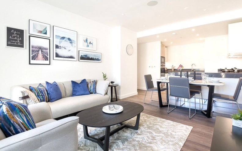 1 bedroom apartments/flats for sale in Chaucer Gardens, London - E1 view 2