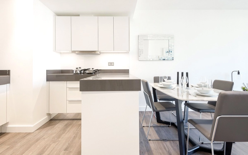 1 bedroom apartments/flats for sale in Chaucer Gardens, London - E1 view 3