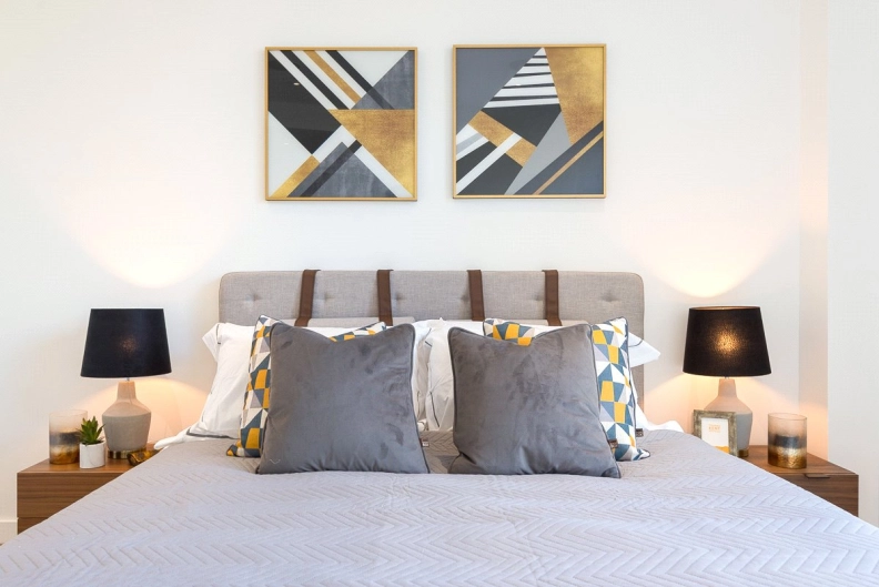 1 bedroom apartments/flats for sale in Chaucer Gardens, London - E1 view 5