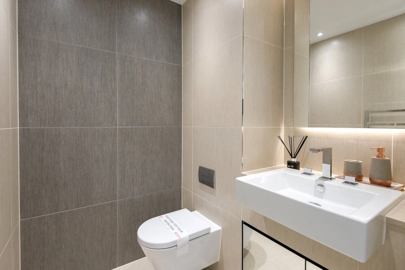 1 bedroom apartments/flats for sale in Chaucer Gardens, London - E1 view 7