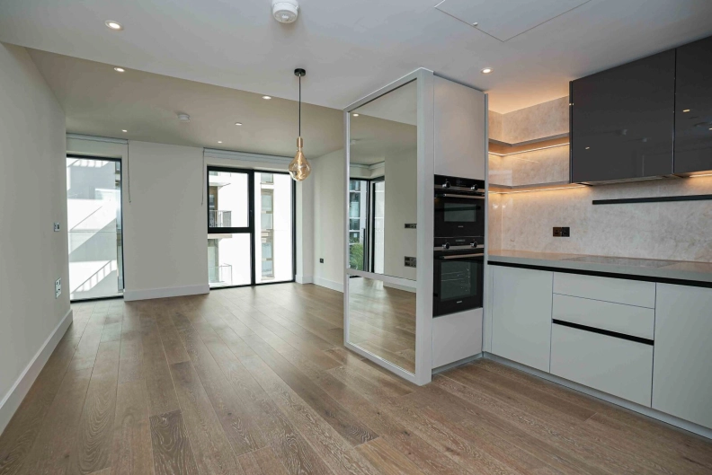 1 bedroom apartments/flats to sale in Wood Lane, White City-image 3