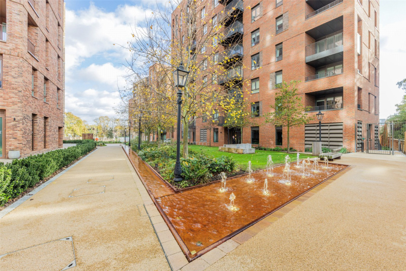 1 bedroom apartments/flats to sale in Brook Road, Clarendon, Hornsey-image 1