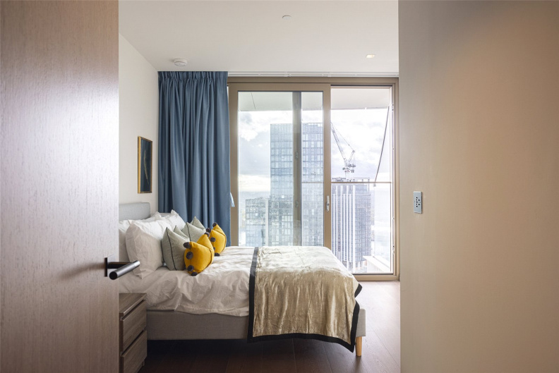 2 bedroom flat for Sale in Park Drive, Canary Wharf, E14, London