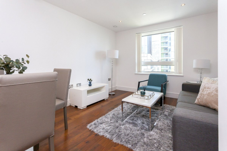 1 bedroom apartments/flats to sale in Lincoln Plaza, South Quay-image 10