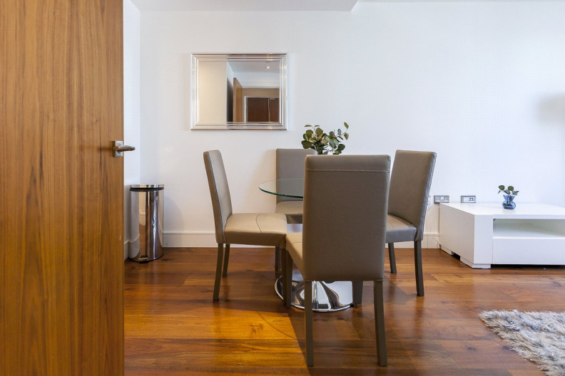 1 bedroom apartments/flats to sale in Lincoln Plaza, South Quay-image 11