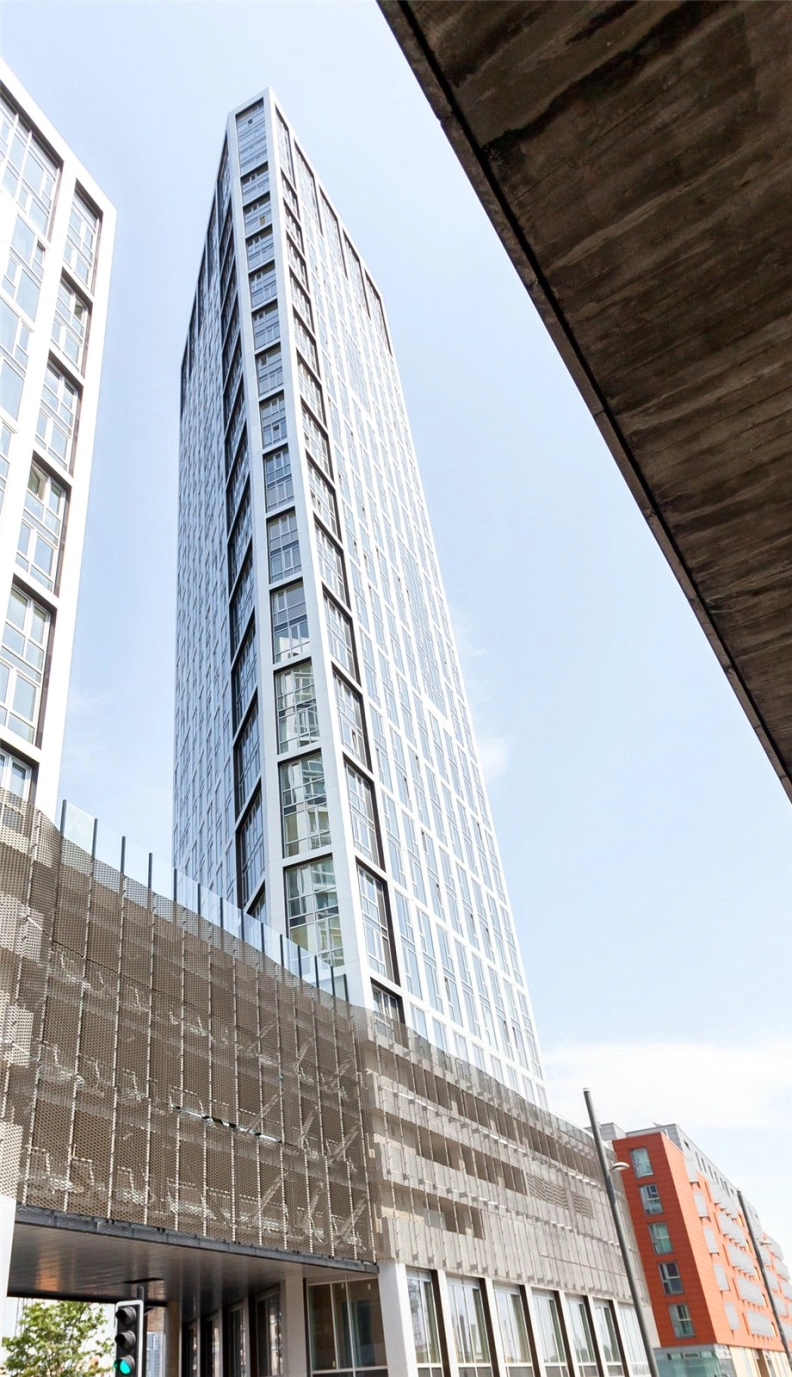 3 bedrooms apartments/flats to sale in High Street, Stratford-image 1