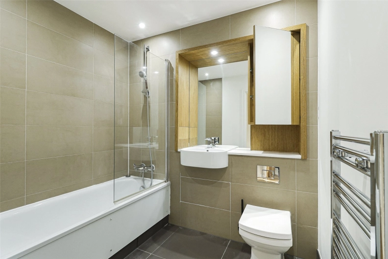 3 bedrooms apartments/flats to sale in High Street, Stratford-image 8