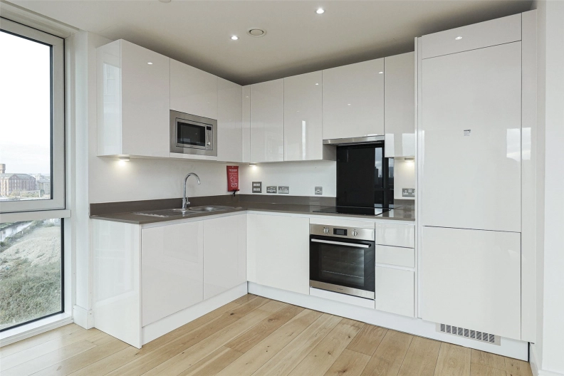 3 bedrooms apartments/flats to sale in High Street, Stratford-image 4