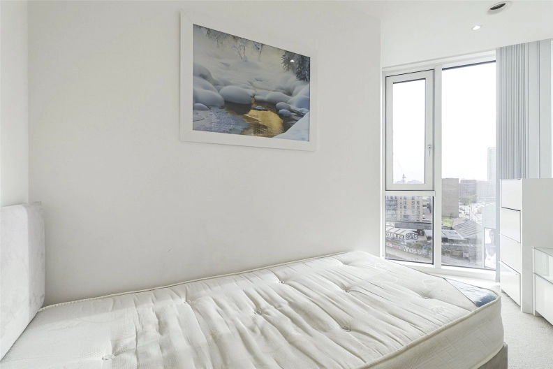 3 bedrooms apartments/flats to sale in High Street, Stratford-image 7