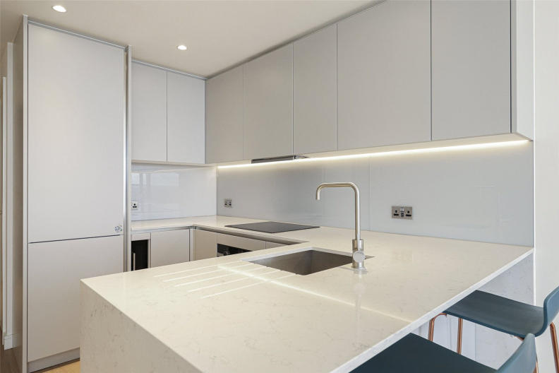Studio apartments/flats for sale in Marsh Wall, Canary Wharf - E14 view 5