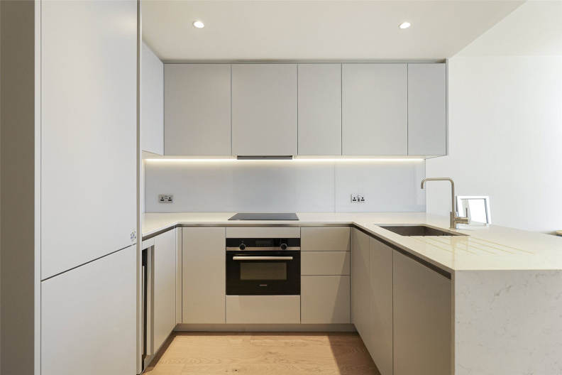 Studio apartments/flats for sale in Marsh Wall, Canary Wharf - E14 view 6