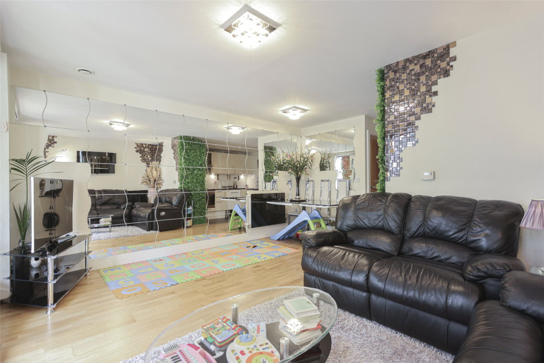 2 bedrooms apartments/flats to sale in Cassilis Road, Isle Of Dogs-image 3
