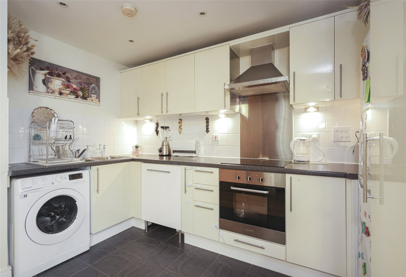 2 bedrooms apartments/flats to sale in Cassilis Road, Isle Of Dogs-image 5