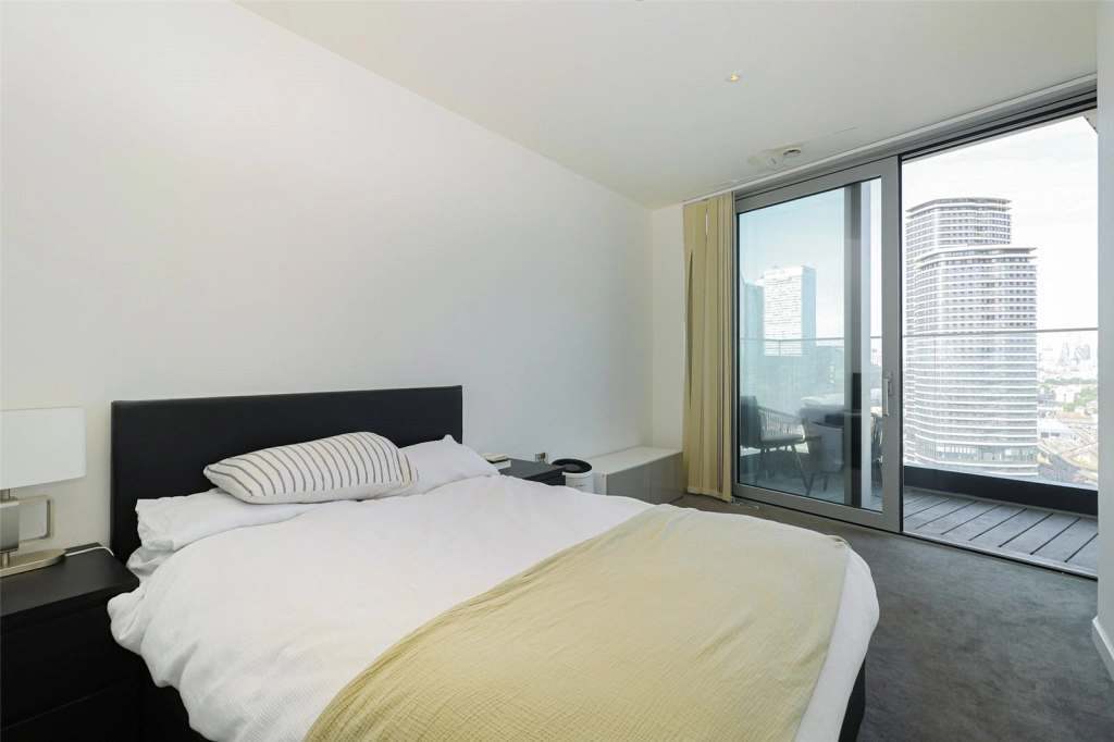 1 bedroom apartments/flats for sale in Biscayne Avenue, Canary Wharf - E14 view 6