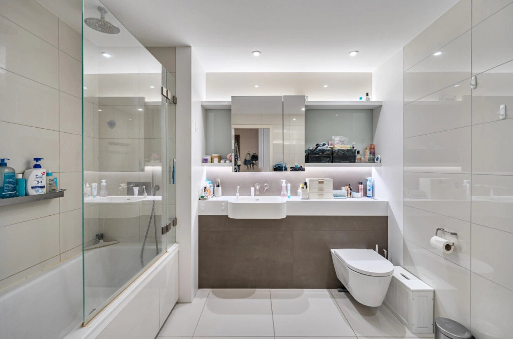 1 bedroom apartments/flats for sale in Upper Ground, Southwark - SE1 view 16