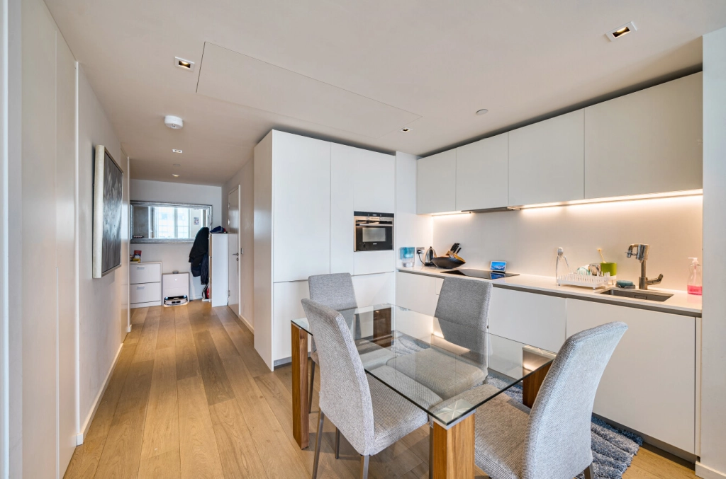 1 bedroom apartments/flats for sale in Upper Ground, Southwark - SE1 view 6