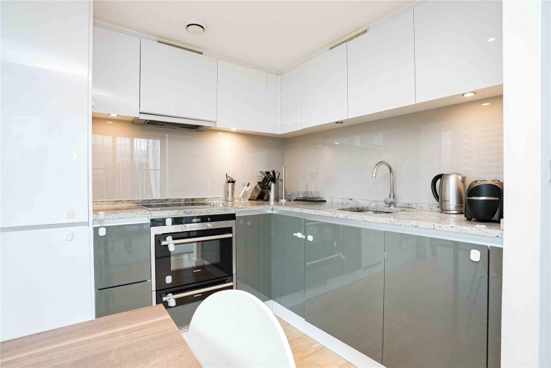2 bedrooms apartments/flats for sale in Marsh Wall, London - E14 view 4