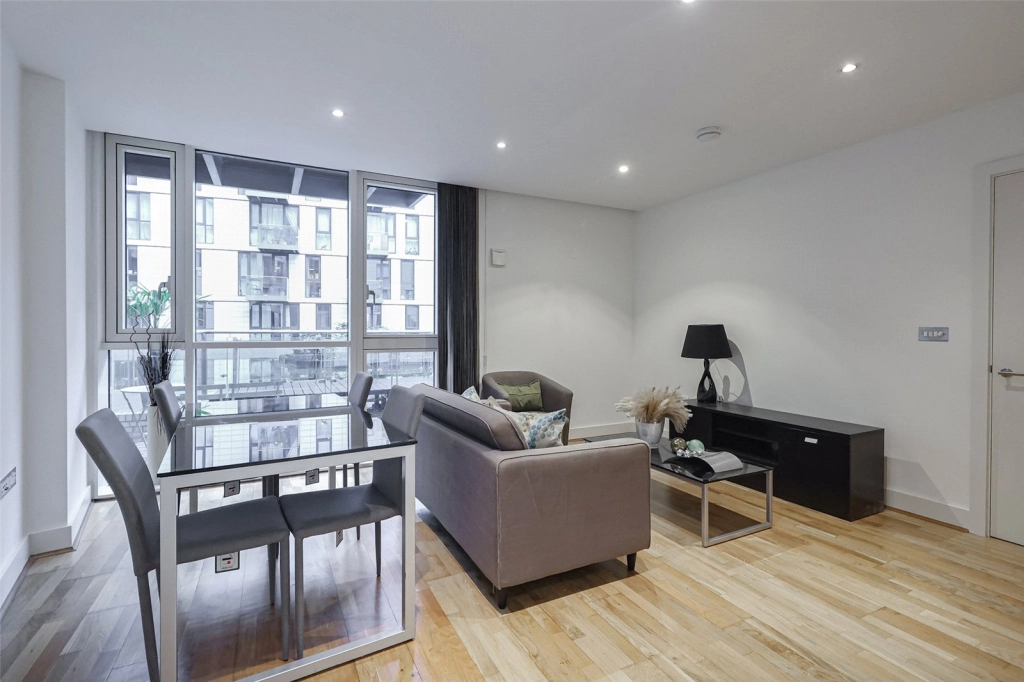 2 bedrooms apartments/flats for sale in Hooper Street, Whitechapel - E1 view 3