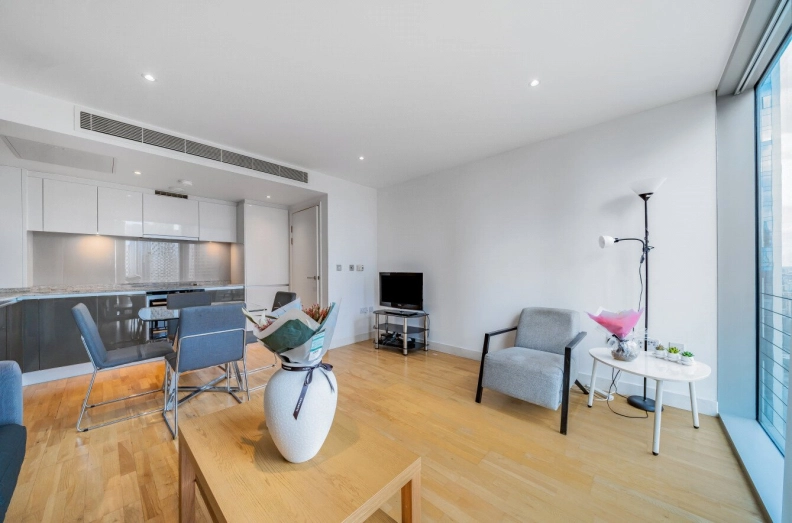 1 bedroom apartments/flats to sale in Marsh Wall, Canary Wharf-image 3