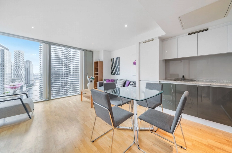 1 bedroom apartments/flats to sale in Marsh Wall, Canary Wharf-image 2