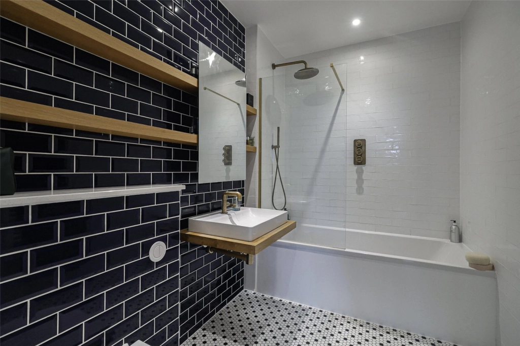 1 bedroom apartments/flats for sale in Goodluck Hope Walk, East India - E14 view 7