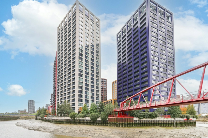 3 bedrooms apartments/flats to sale in City Island Way, Leamouth-image 1