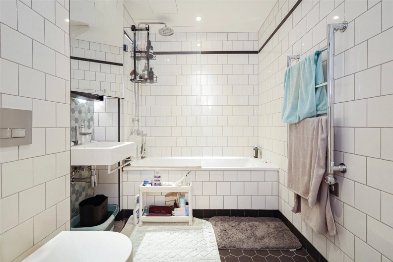 3 bedrooms apartments/flats to sale in City Island Way, Leamouth-image 7
