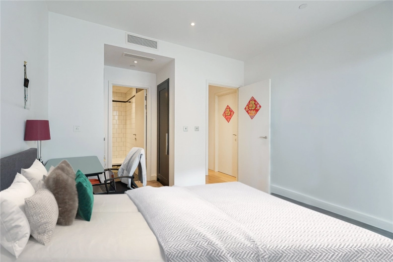 3 bedrooms apartments/flats to sale in City Island Way, Leamouth-image 6