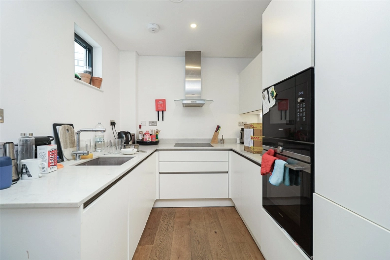 3 bedrooms apartments/flats to sale in Commercial Road, Whitechapel-image 2