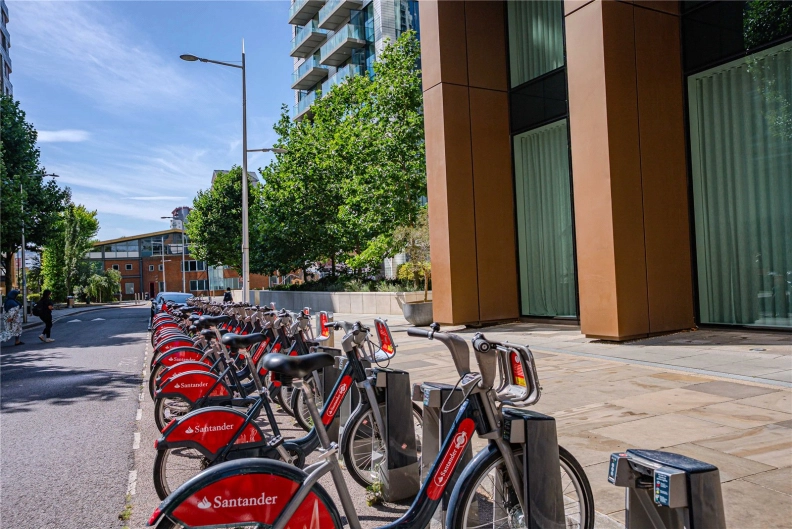 1 bedroom apartments/flats to sale in Harbour Way, South Quay-image 19