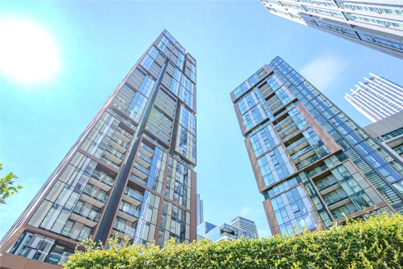 1 bedroom apartments/flats to sale in Harbour Way, South Quay-image 1