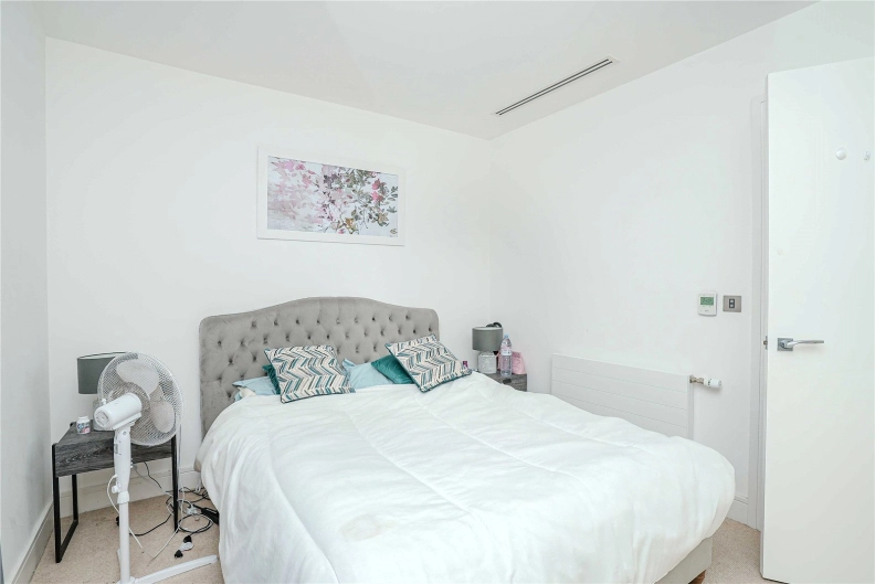 1 bedroom apartments/flats to sale in Harbour Way, South Quay-image 12
