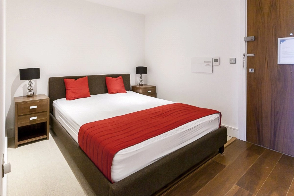 Studio apartments/flats for sale in Lincoln Plaza, South Quay - E14 view 6