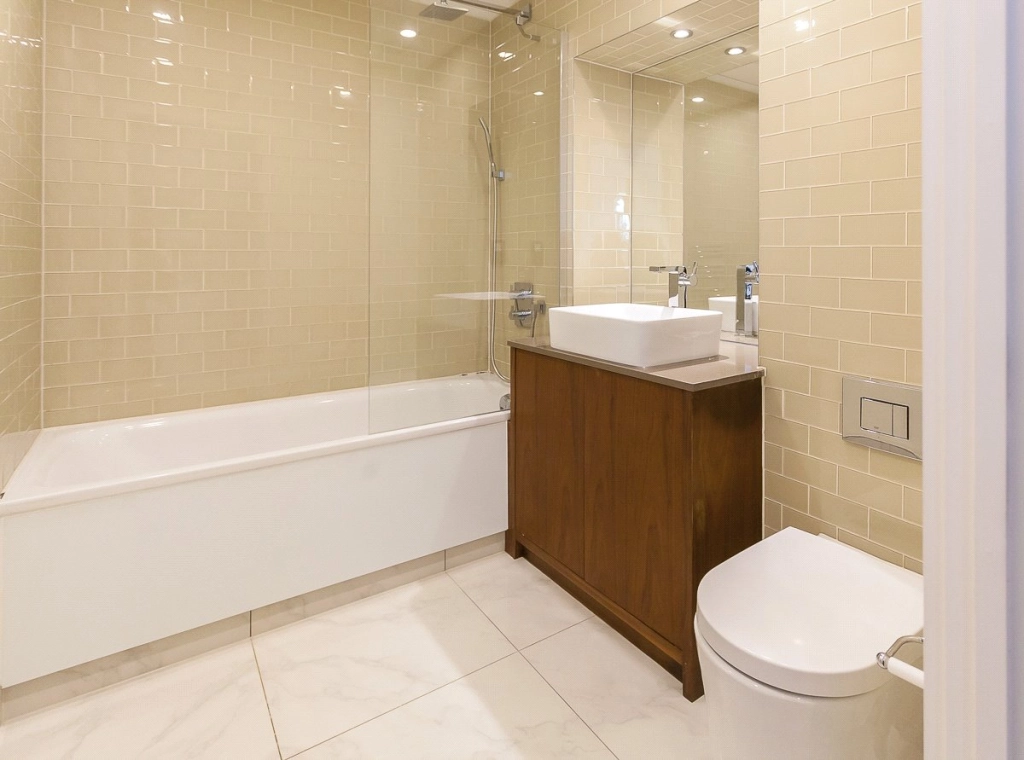 Studio apartments/flats for sale in Lincoln Plaza, South Quay - E14 view 7