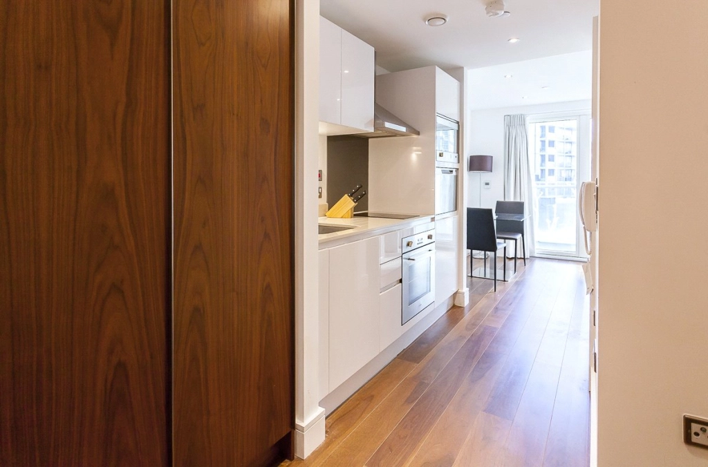 Studio apartments/flats for sale in Lincoln Plaza, South Quay - E14 view 8