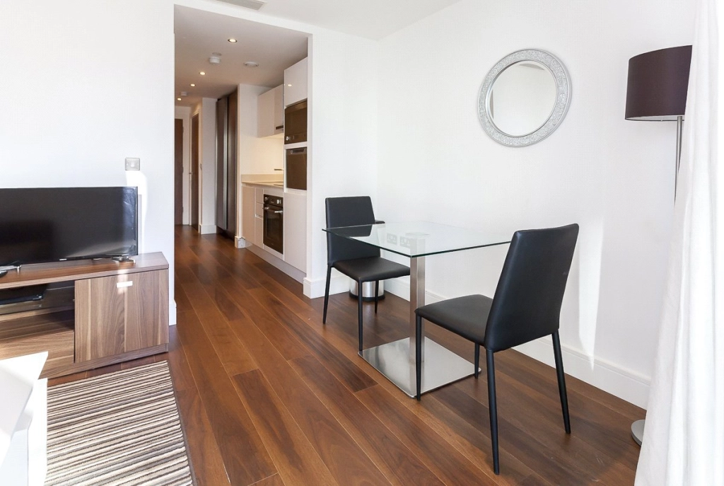 Studio apartments/flats for sale in Lincoln Plaza, South Quay - E14 view 10