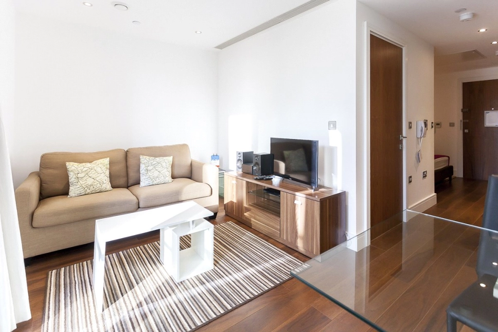 Studio apartments/flats for sale in Lincoln Plaza, South Quay - E14 view 4