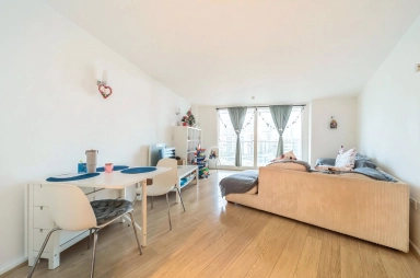 Prestons Road, Blackwall - E14 view 9