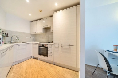 Prestons Road, Blackwall - E14 view 4